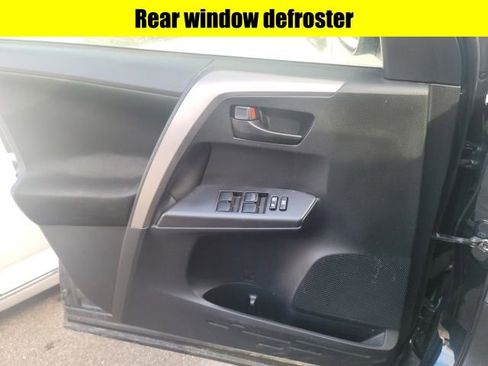 Used 2018 Toyota RAV4 LE image 10