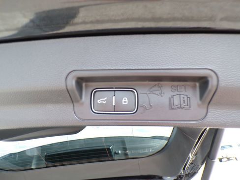 Used 2022 Ford Explorer Limited image 10