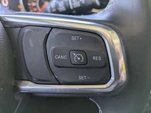 Used 2022 Jeep Wrangler Unlimited Sahara w/ LED Lighting Group AWD/4WD image 18