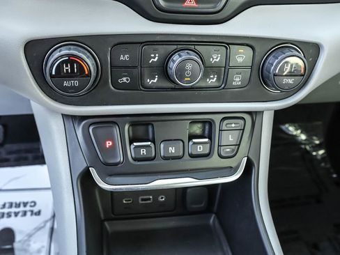Used 2020 GMC Terrain SLE w/ Driver Convenience Package image 23