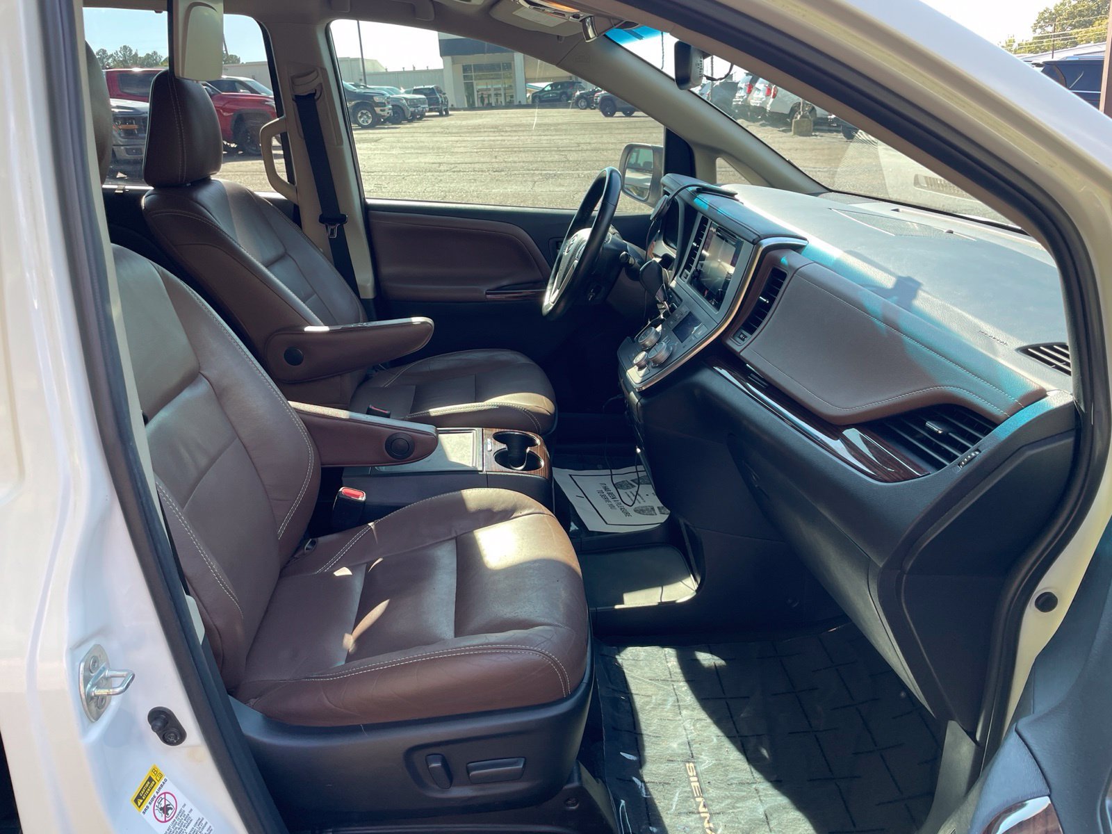 Used 2017 Toyota Sienna Limited FWD image 38