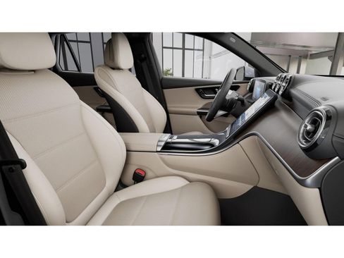 Used 2023 Mercedes-Benz GLC 300 4MATIC image 4