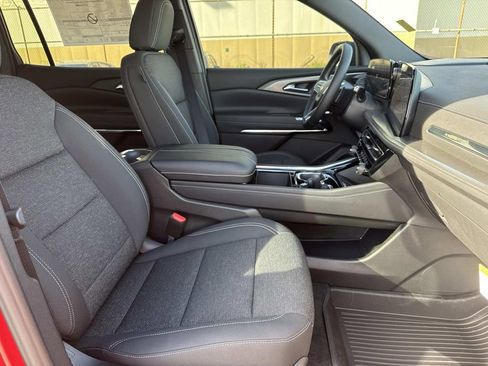 New 2026 Chevrolet Traverse LT image 12