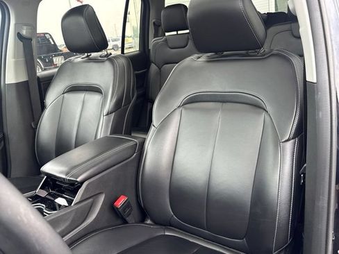 Used 2023 Jeep Grand Cherokee L Limited AWD/4WD image 15