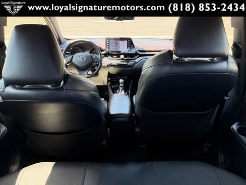 Used 2019 Toyota C-HR Limited FWD image 10