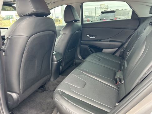 Used 2022 Hyundai Elantra Limited image 26