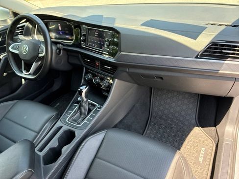 Used 2024 Volkswagen Jetta SE FWD image 37