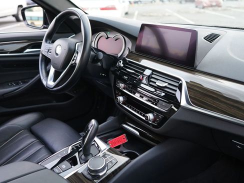 Used 2019 BMW 540i w/ Premium Package image 17