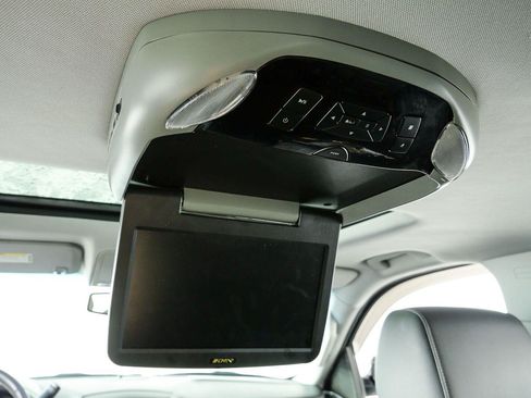Used 2015 Chevrolet Suburban LTZ RWD image 18