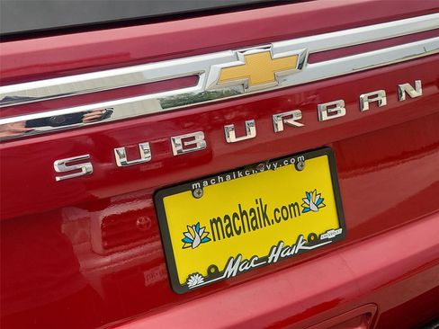 Used 2024 Chevrolet Suburban LT w/ LT Signature Plus Package RWD image 31