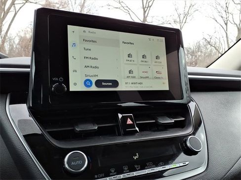 Certified 2025 Toyota Corolla LE image 18