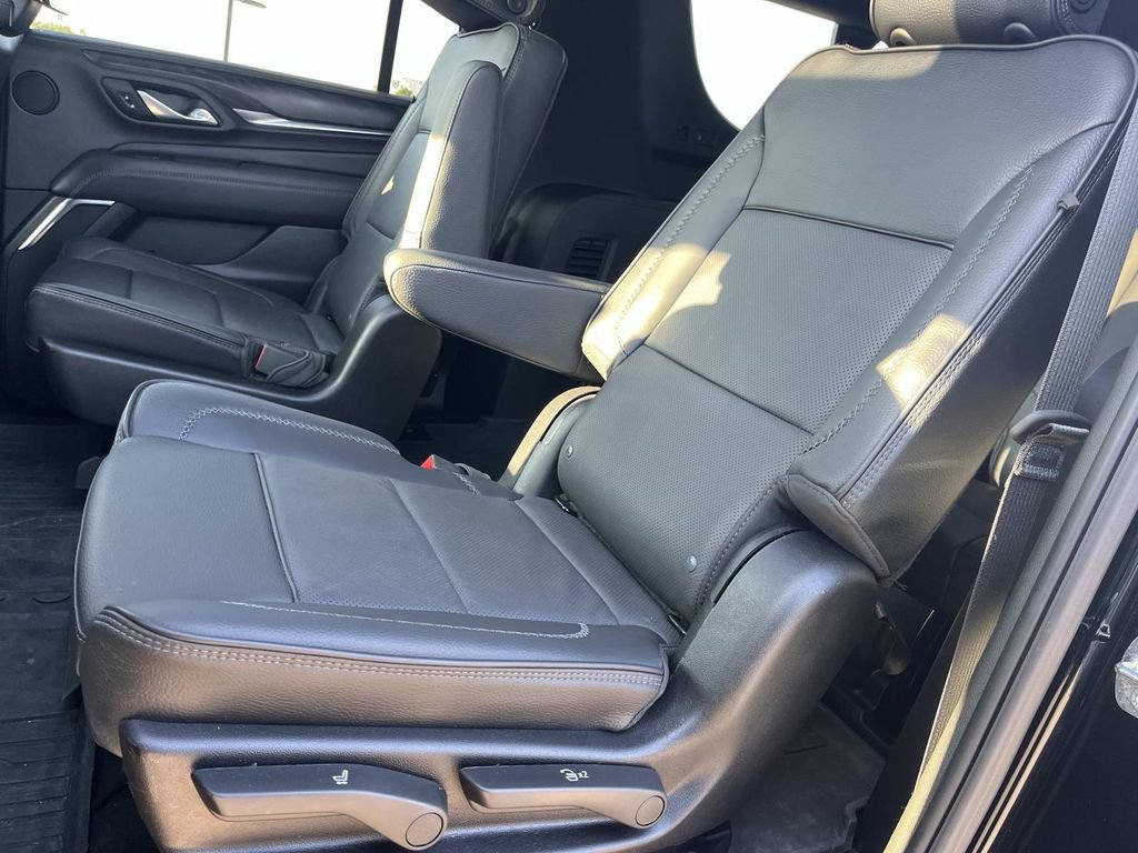 Used 2023 GMC Yukon XL Denali w/ Advanced Technology Package AWD/4WD image 22