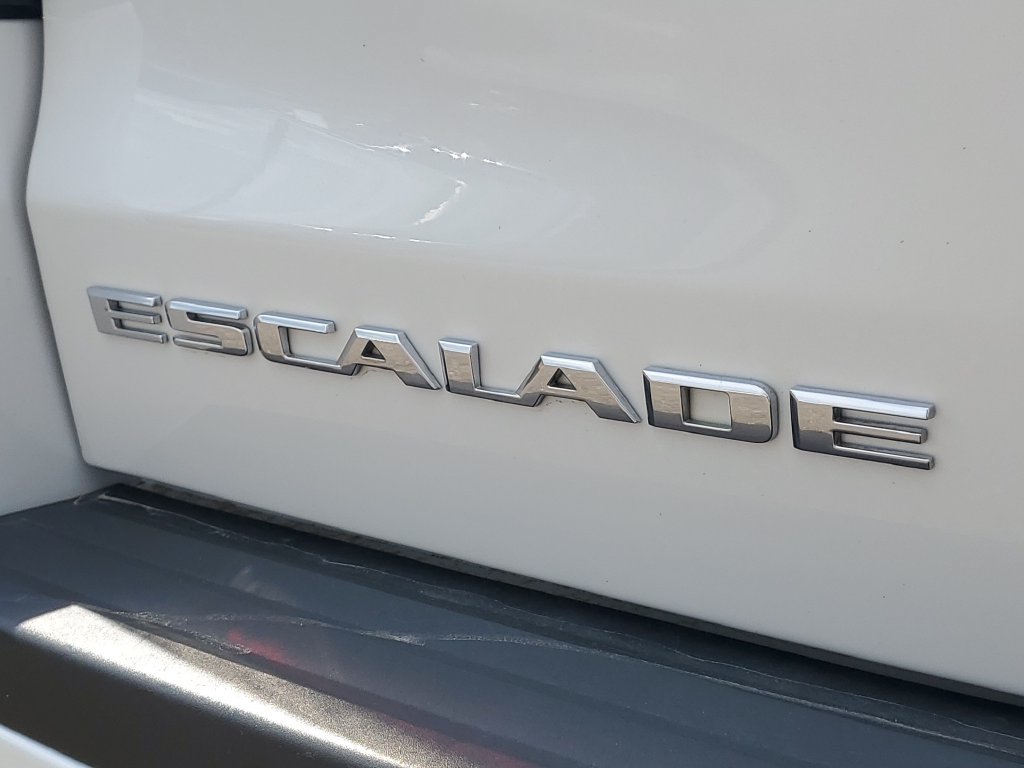 Used 2018 Cadillac Escalade Premium Luxury AWD/4WD image 6