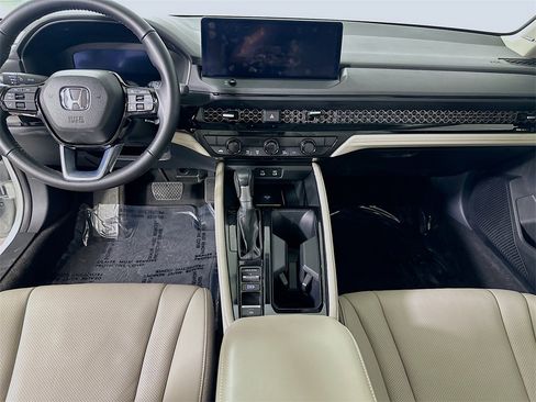 Used 2023 Honda Accord Touring image 18