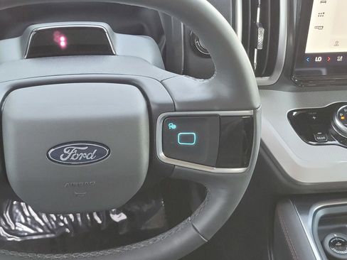 Used 2025 Ford Expedition Active image 14