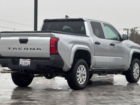 Used 2025 Toyota Tacoma SR image 3