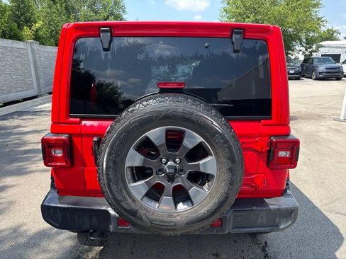 Used 2018 Jeep Wrangler Unlimited Sahara w/ Dual Top Group AWD/4WD image 4