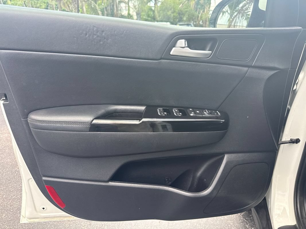 Used 2021 Kia Sportage EX AWD/4WD image 11