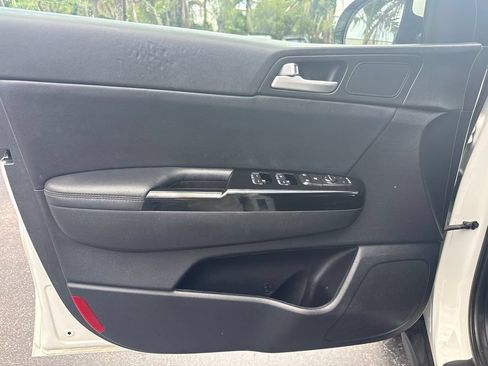Used 2021 Kia Sportage EX AWD/4WD image 11