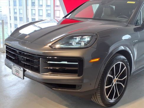 Used 2025 Porsche Cayenne E-Hybrid AWD/4WD image 7