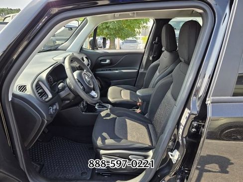 Used 2023 Jeep Renegade Latitude AWD/4WD image 10