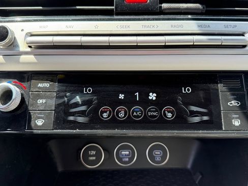 Used 2025 Genesis G70 2.5T AWD/4WD image 14