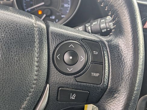 Used 2018 Toyota Corolla iM image 19