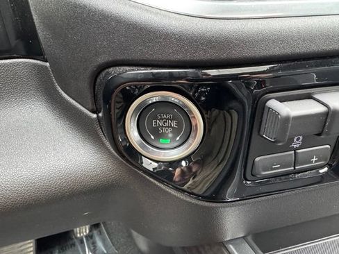 Used 2025 Chevrolet Silverado 1500 LTZ AWD/4WD image 18