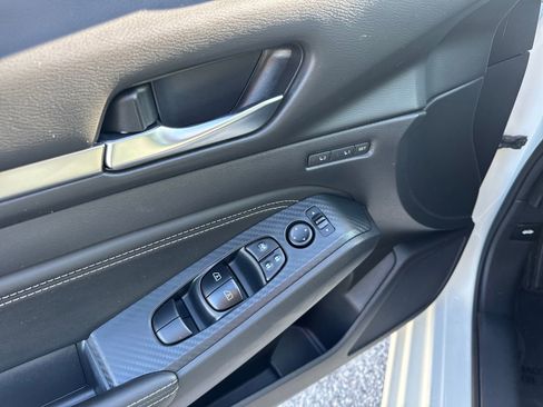 Used 2019 Nissan Altima 2.5 Platinum FWD image 13