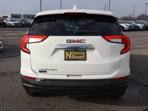 Used 2024 GMC Terrain SLE image 5