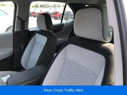 Used 2022 Chevrolet Equinox LS w/ Driver Confidence II Package AWD/4WD image 4