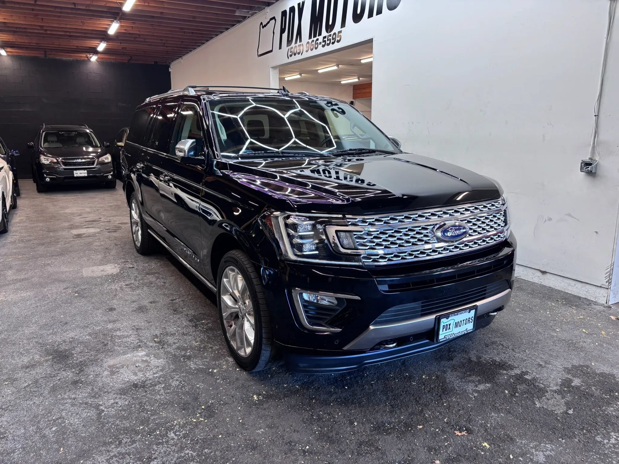 Used 2018 Ford Expedition Max Platinum AWD/4WD image 2