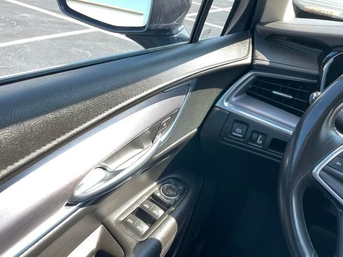 Used 2018 Cadillac XT5 Luxury w/ Driver Awareness Package FWD image 22