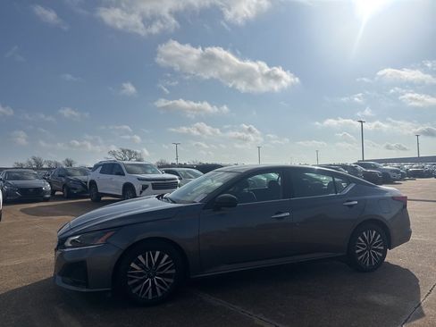 Certified 2025 Nissan Altima 2.5 SV image 11