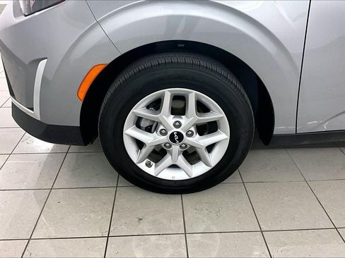 Used 2025 Kia Soul LX FWD image 8