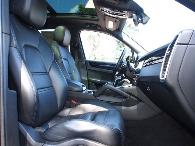 Used 2021 Porsche Cayenne AWD/4WD image 11