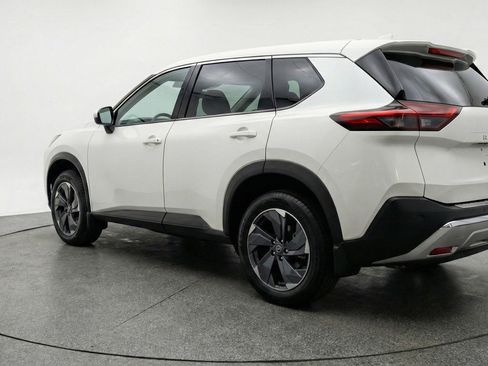 Used 2025 Nissan Rogue SV image 6