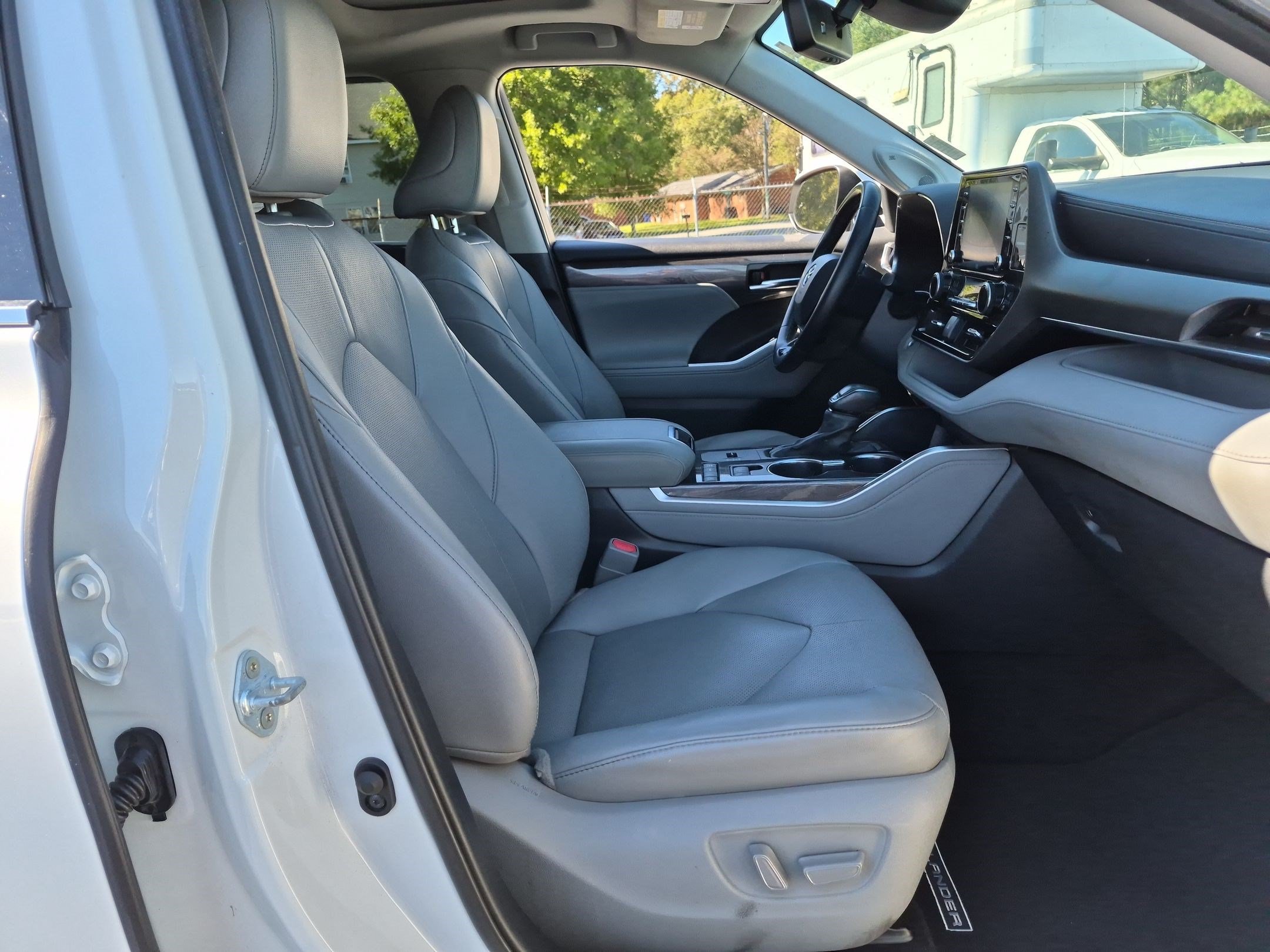 Used 2021 Toyota Highlander Limited FWD image 36