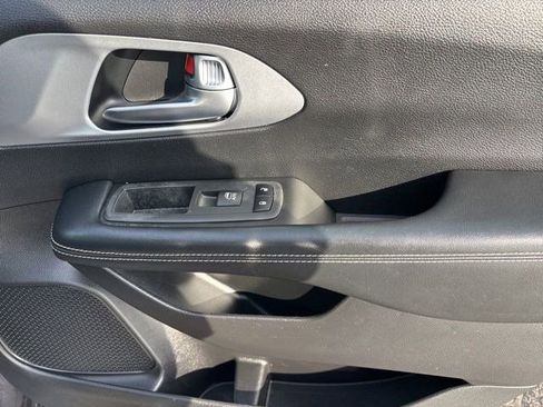 Used 2022 Chrysler Pacifica Touring image 40