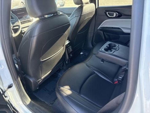 Used 2024 Jeep Compass Limited image 14