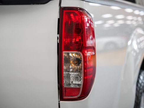 Used 2021 Nissan Frontier SV RWD image 6