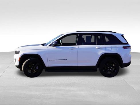 Certified 2023 Jeep Grand Cherokee Limited w/ Black Appearance Package image 9
