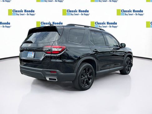 Certified 2025 Honda Pilot Black Edition image 8