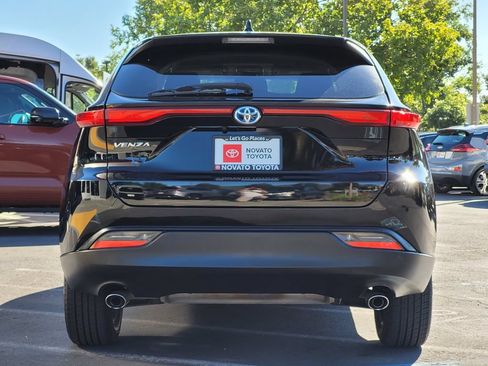 Used 2023 Toyota Venza LE AWD/4WD image 5