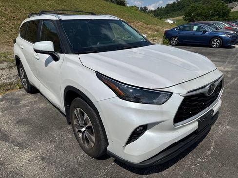 Used 2024 Toyota Highlander XLE AWD/4WD image 6