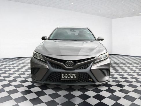 Used 2020 Toyota Camry SE FWD image 2