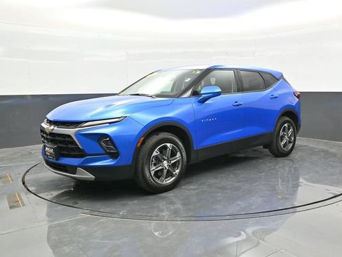Used 2025 Chevrolet Blazer LT AWD/4WD image 3