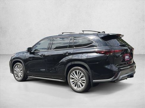 Used 2024 Toyota Highlander Platinum AWD/4WD image 7