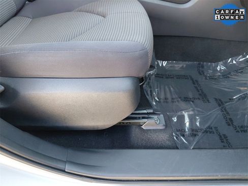 Used 2024 Toyota Highlander LE image 17