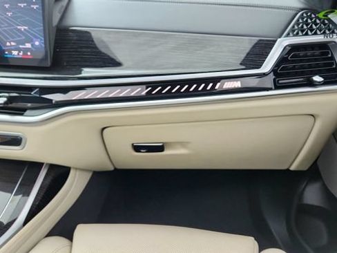 Used 2026 BMW X7 M60i AWD/4WD image 39